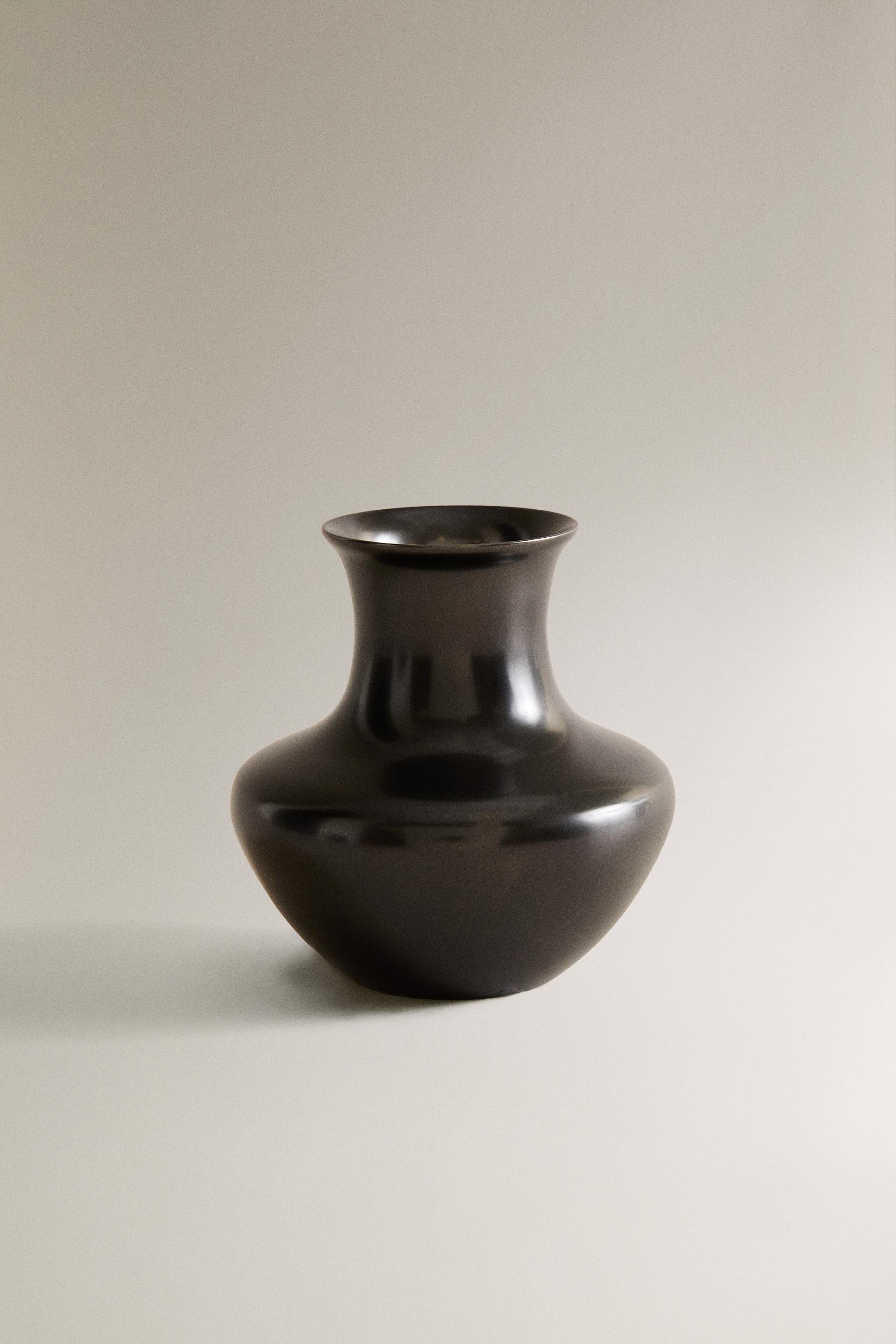PETIT BRASS VESSEL POD I COLIN KING